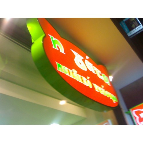 Μεταλλικό κουτί σε σχήμα κεφάλι γάτας.